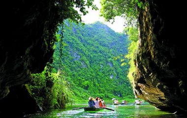 Trang-an-cave-Ninh-Binh-900x500